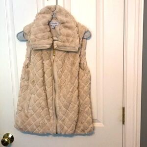 Adorable faux fur zip up